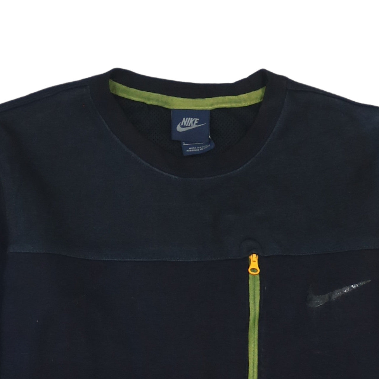 nike crewneck sweatshirt with pocket